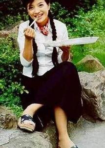 盤點(diǎn)蹲著吃飯的明星,揭秘娛樂圈的接地氣生活瞬間