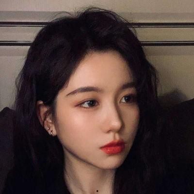 異國(guó)女網(wǎng)紅圖片高清,高清鏡頭下的網(wǎng)紅魅力瞬間