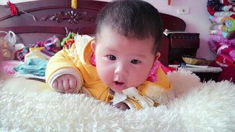 打疫苗寶寶吃瓜,快樂(lè)吃瓜見(jiàn)證健康成長(zhǎng)